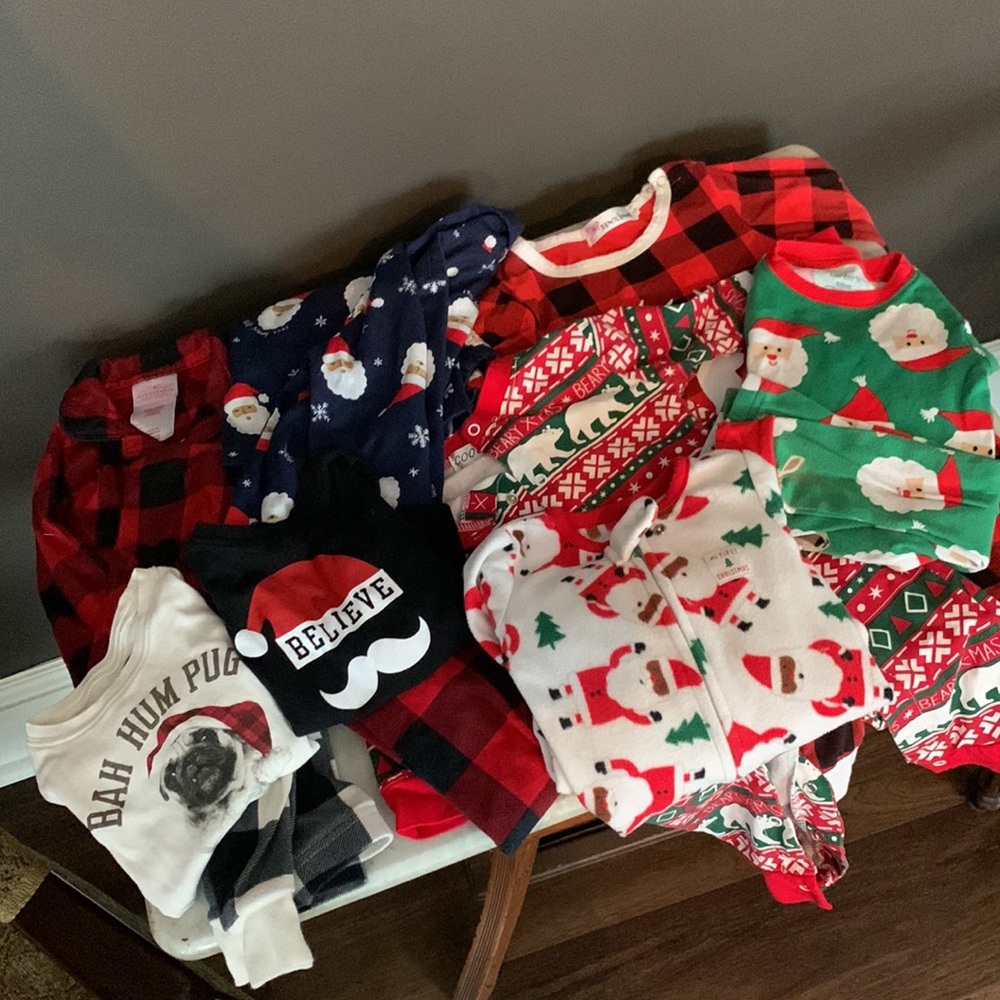 CHRISTMAS LOT 12M boys or unisex - 8 pajamas 3 outfits 3 onesies + accessories